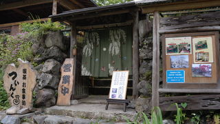 落ち着いた雰囲気のなか、生ビールとおすすめ料理掻き揚げそば頂きながら静かな時の流れが楽しめます
