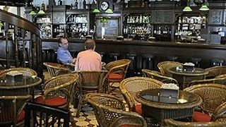 ラッフルズ・ホテル内にあるロング・バー