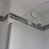 英は蛇口２つタイプが多いがシャワーは温度調節できるヤツだった