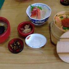 鮭わっぱ飯定食　１５７５円