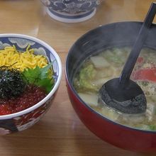 いくら丼　１５７５円