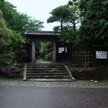 良寛記念館入り口