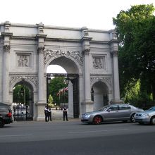 これがマーブル・アーチ です♪