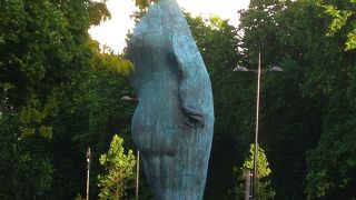 面白い馬のモニュメントあります♪