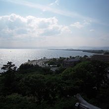 竹生島がかすかに見えるか？