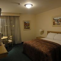 壁つけテレビがすこし安っぽい感じ