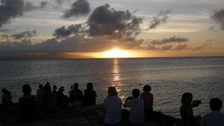 竹富島に泊まった人の特権の夕陽と星空