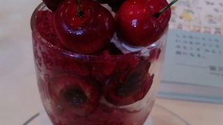 フルーツいっぱいのパフェ。スタンプカードをコンプリートしよう！