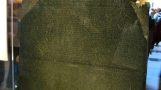 ロゼッタ・ストーンもあるエジプトコーナーは必見！