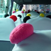 パンダバスの車内　補助席にもパンダの耳が付いています