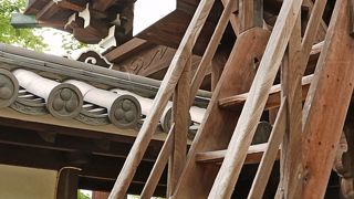 山門の上に登れた！たぶん大丈夫！高麗鐘も必見