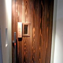 目立たない入り口