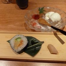 これ以外に汁物2つともう一品あった