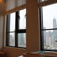 夜景も見える、バスルーム