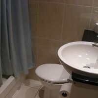 客室の雰囲気に似つかわしくなく、高級にさえ見えてしまう浴室