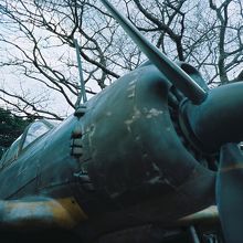 館外に展示されている戦闘機