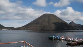 ぽっこり浮かぶ榛名山