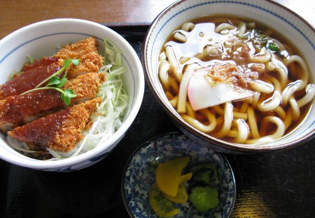 リーズナブルでおいしくいただけるファミリー向けうどん店