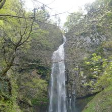 落差65ｍの「霧ヶ滝」