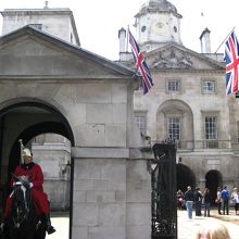 後ろが建物です。