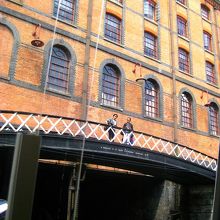 ここを抜けると、終点のカムデン・タウンです。