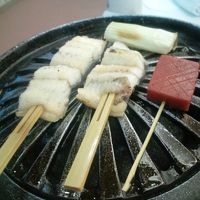 鰻と赤こんにゅくは炙って