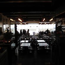 大きな窓から美しい湾が一望です！