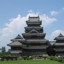 月見櫓は向かって左側