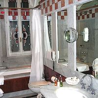 大理石とガラスが豪華でした。