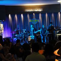 たまに１Ｆでライブやってます