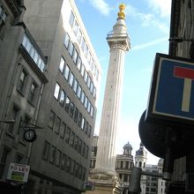 隣にはこんな塔もあります。