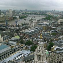 ３つめの最上階からの眺めです。ロンドン・アイが見えます。