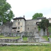 廃墟寸前の本物の中世のお城：ロカルノ城（ヴィスコンティ城）