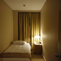 こんな寝室が２部屋あります