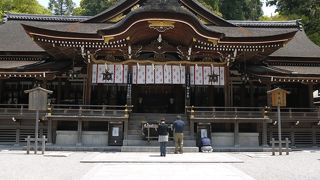 「おおみわじんじゃ」と読むのですね