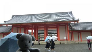 一般公開以外でも事前予約で見学可能な京都御所