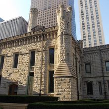 向かいの観光案内所