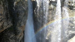 人気のハイキングコース。人気があり混雑。