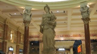 通路的な意味でも観光できるショッピングモール