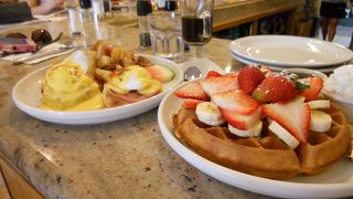 ワッフル、パンケーキはここ！