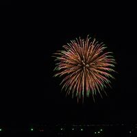 女湯の脱衣所から、花火大会を望む