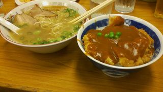 ラーメンとデミカツ丼ね！