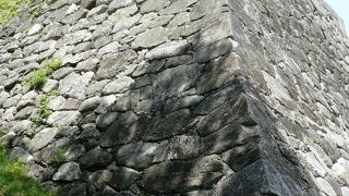 「野面積み」の石垣が美しい松坂城跡