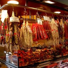 ハム・サラミなど肉の加工食品。