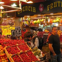 生絞りジュースも売ってます。