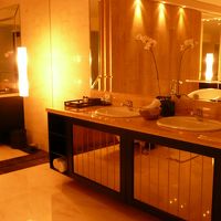 ヴィラ１の改装されたバスルーム