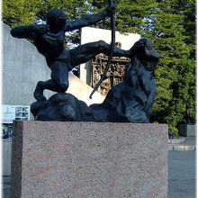 前庭彫刻　プールデル「弓をひくヘラクレス」