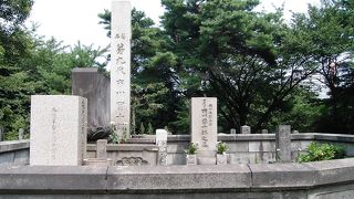 市川団十郎代々の墓がある青山霊園、六本木散策の巻