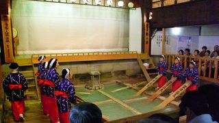 熱の湯といえば湯もみ♪草津よいとこ一度はおいで～♪