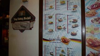 夜は生バンド演奏も入るドイツ料理レストラン